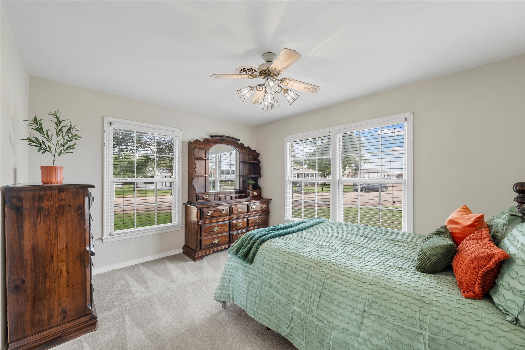 1307 W 05th Street