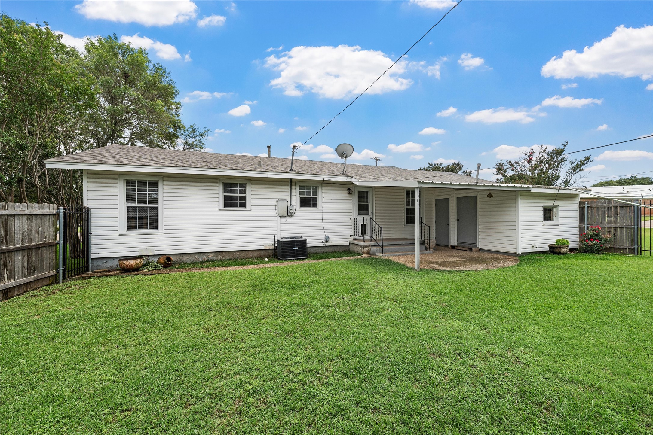 1307 W 05th Street