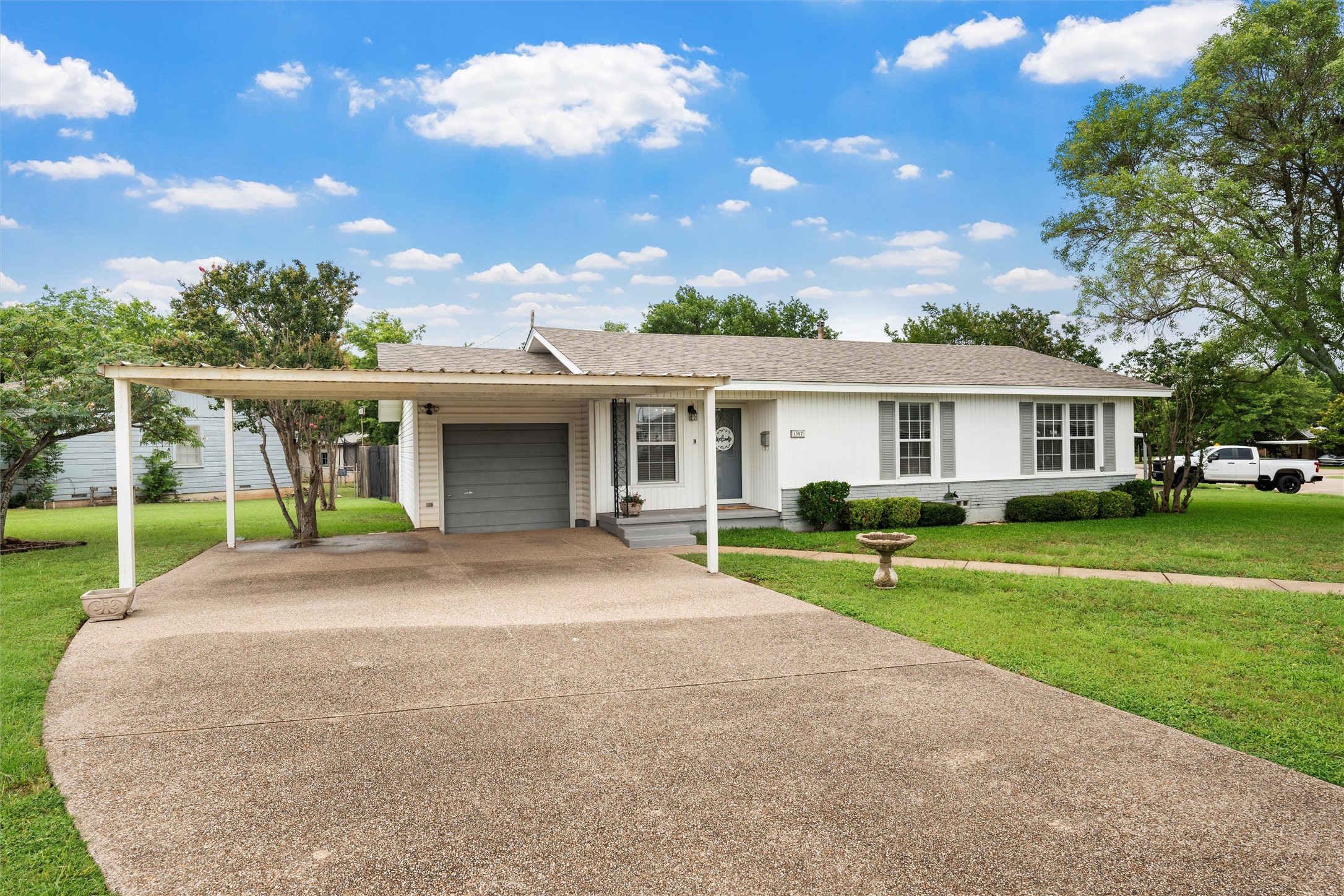 1307 W 05th Street