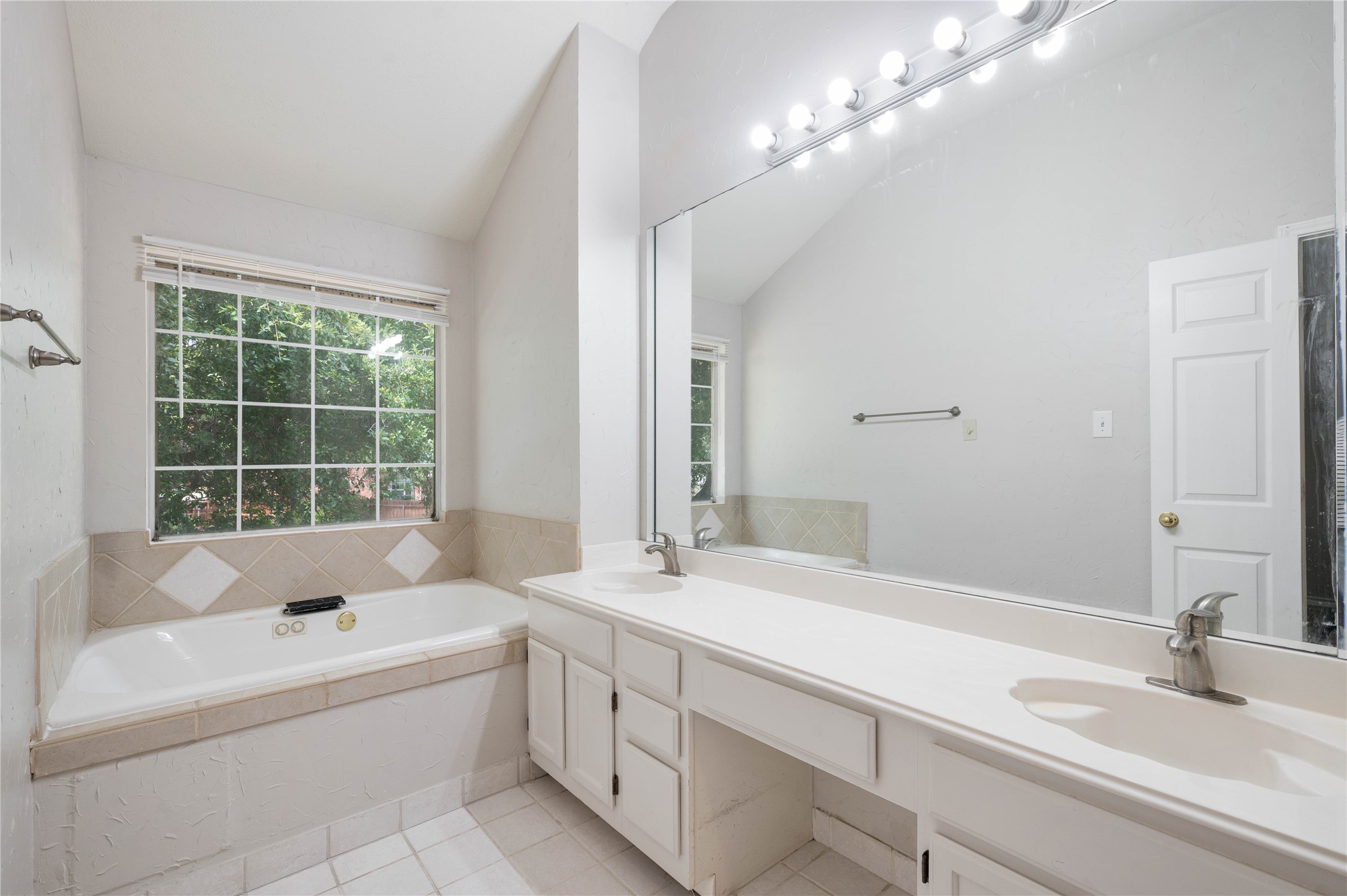6114 Pinwood Cr
