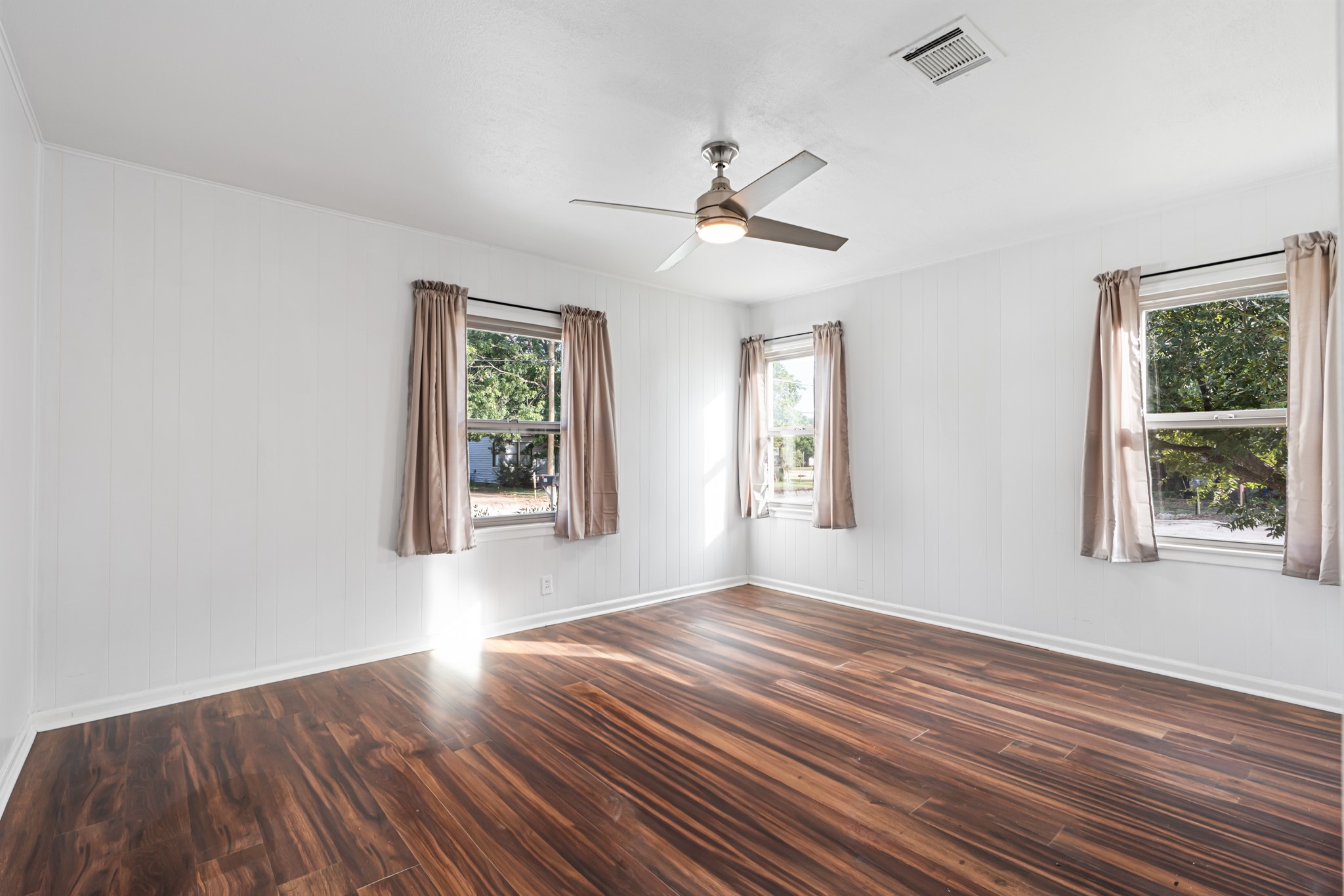 1500 W 10th Street