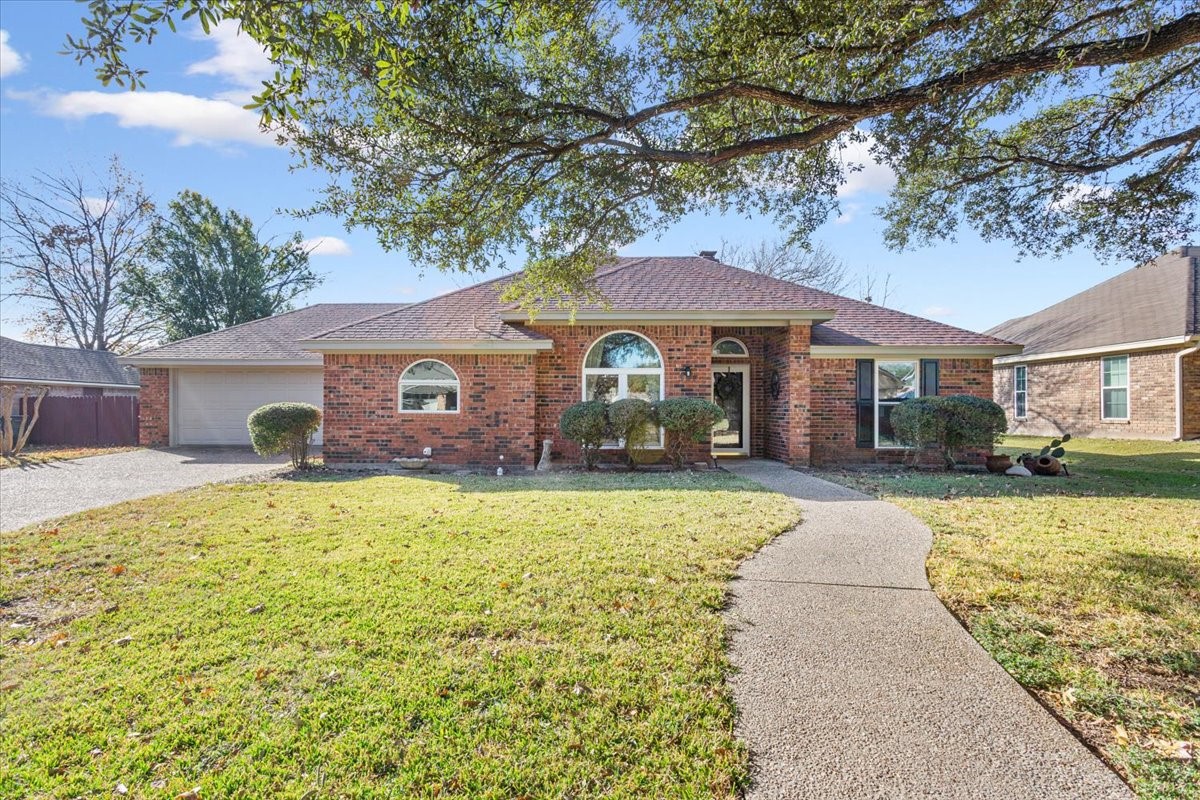 327 E Chapman Road