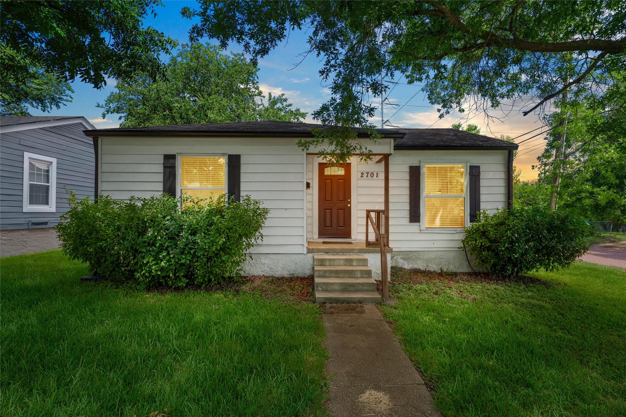 2701 Herring Avenue