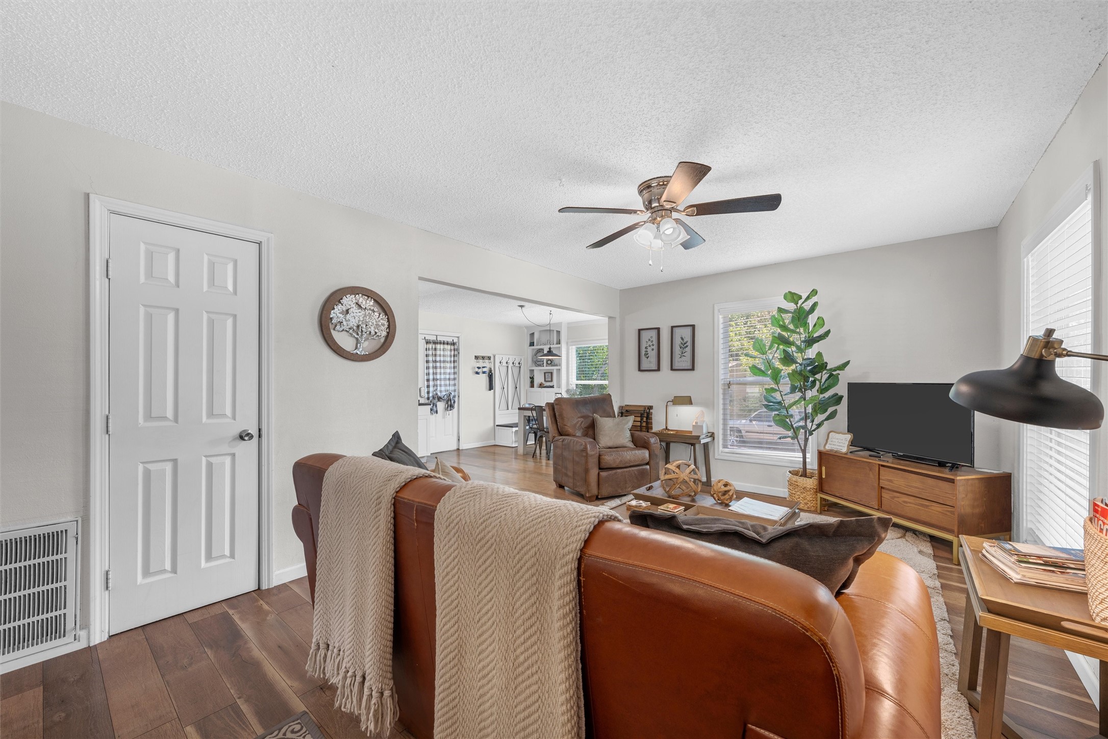 2701 Herring Avenue