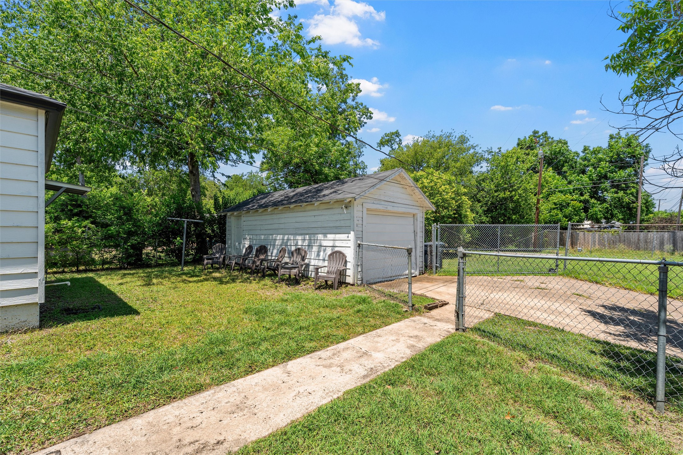 2701 Herring Avenue