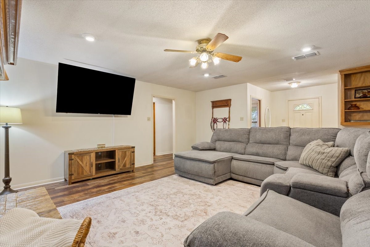 909 Mcclintic Drive