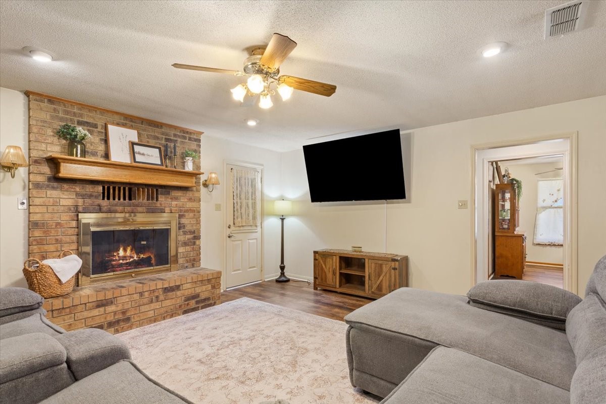 909 Mcclintic Drive