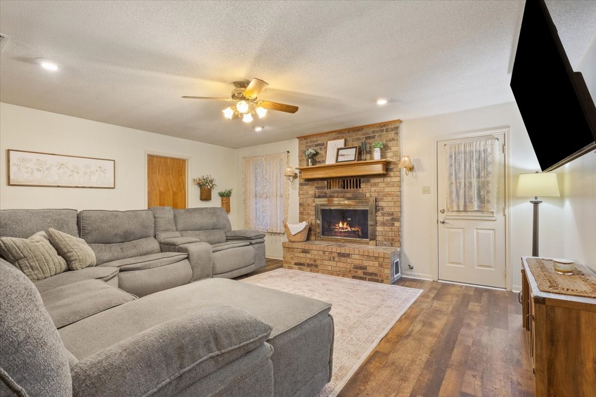 909 Mcclintic Drive