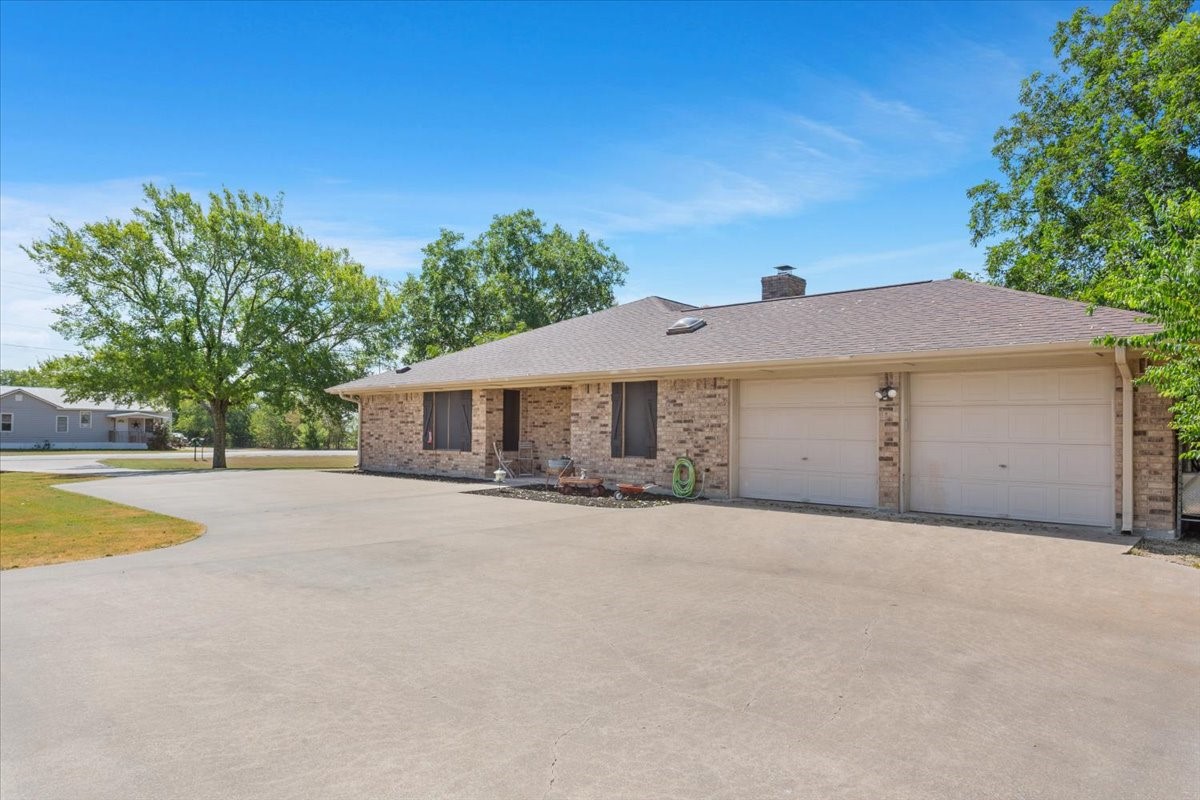 909 Mcclintic Drive