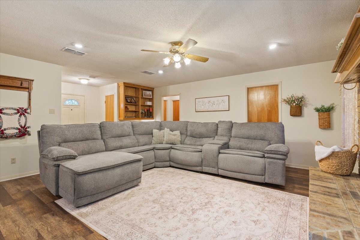 909 Mcclintic Drive