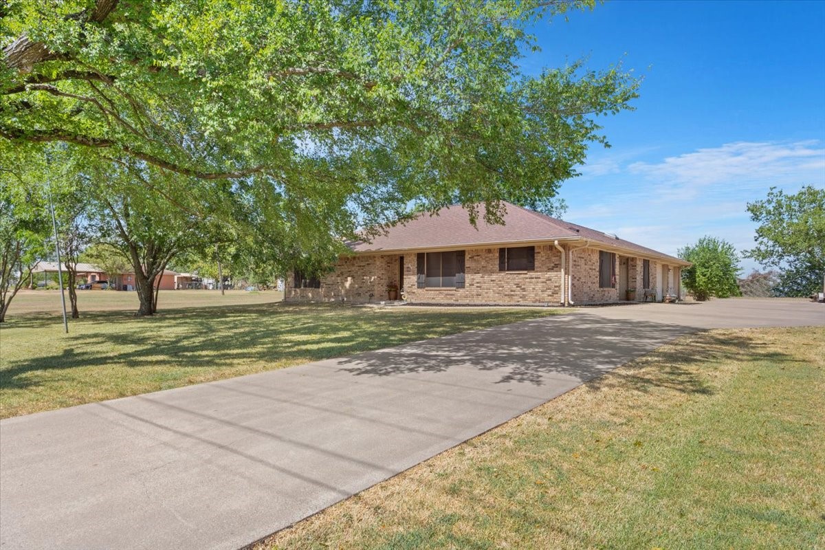 909 Mcclintic Drive