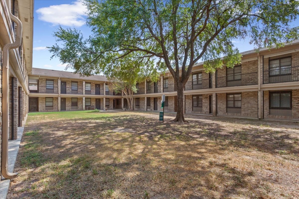 1214 Baylor Avenue 202