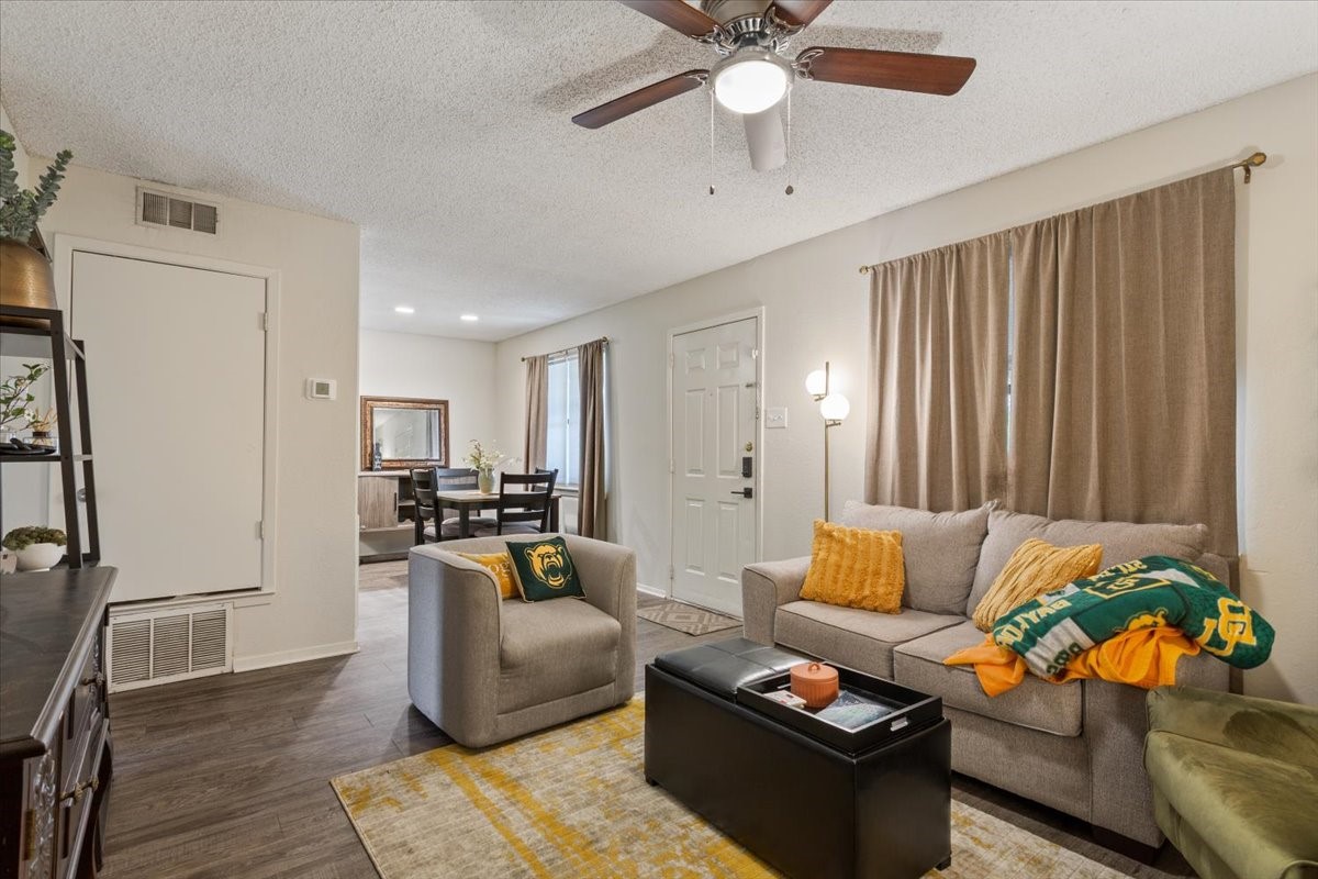 1214 Baylor Avenue 202