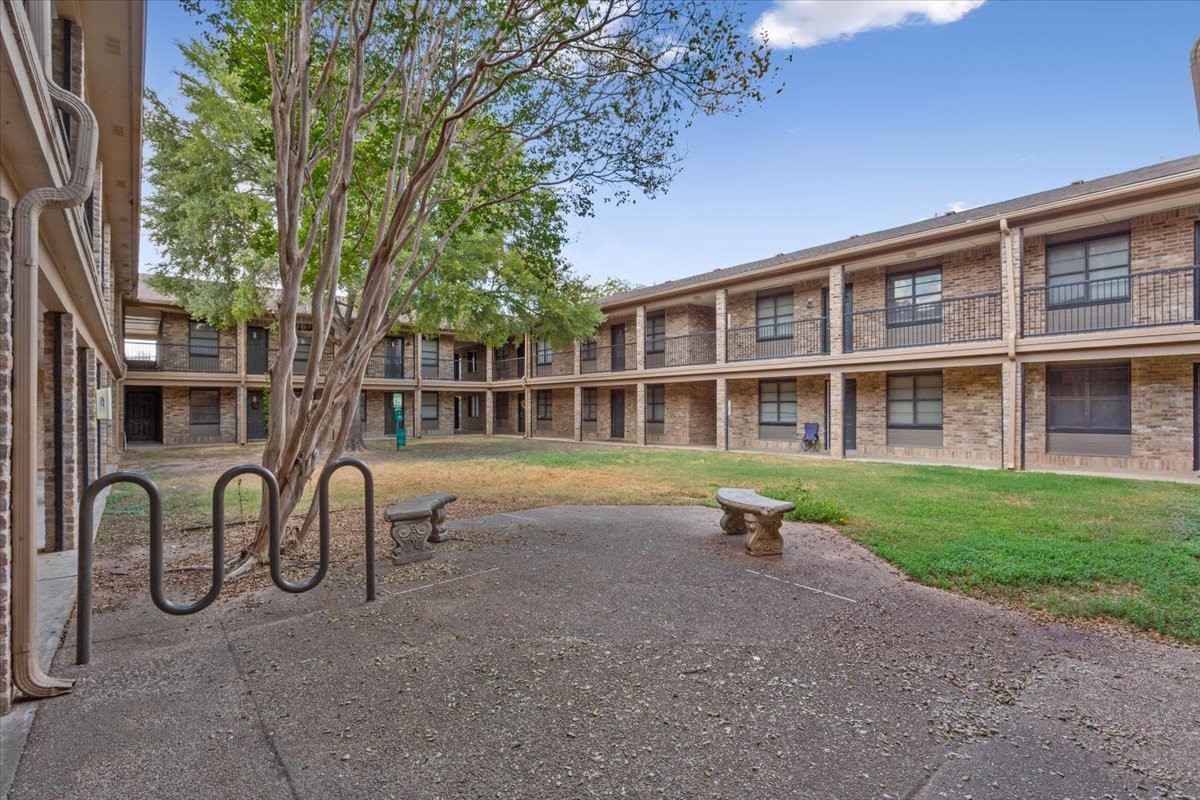 1214 Baylor Avenue 202
