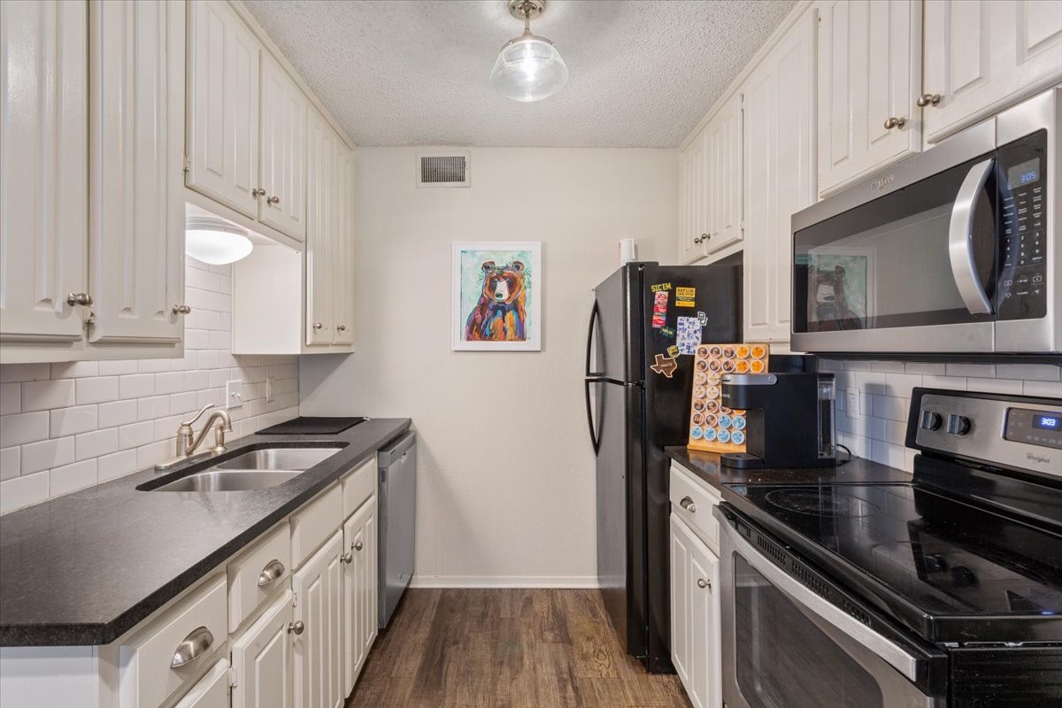 1214 Baylor Avenue 202