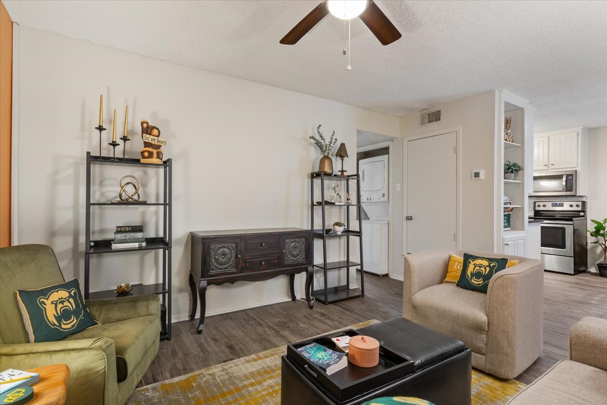 1214 Baylor Avenue 202