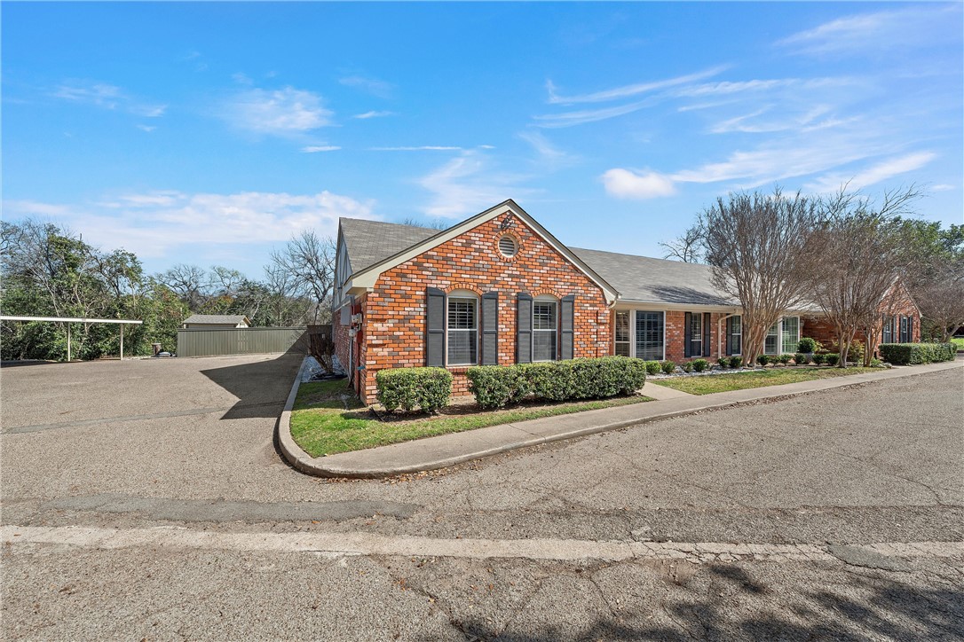 5222 Lake Shore Drive