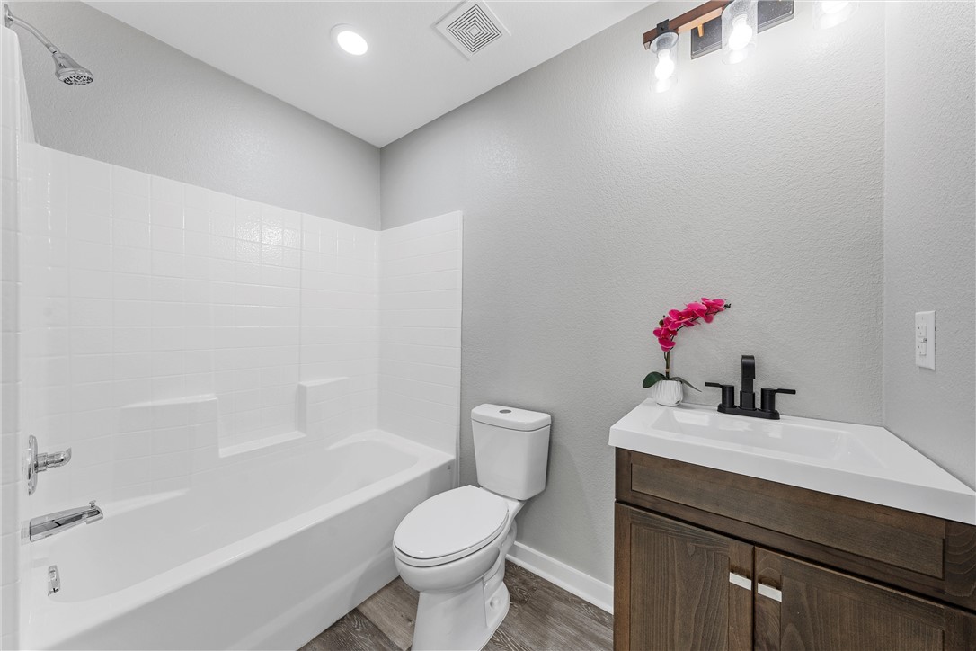 2311 Mistletoe Avenue