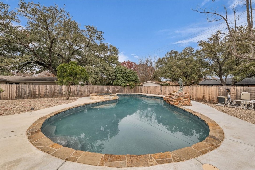2217 Carolinda Drive