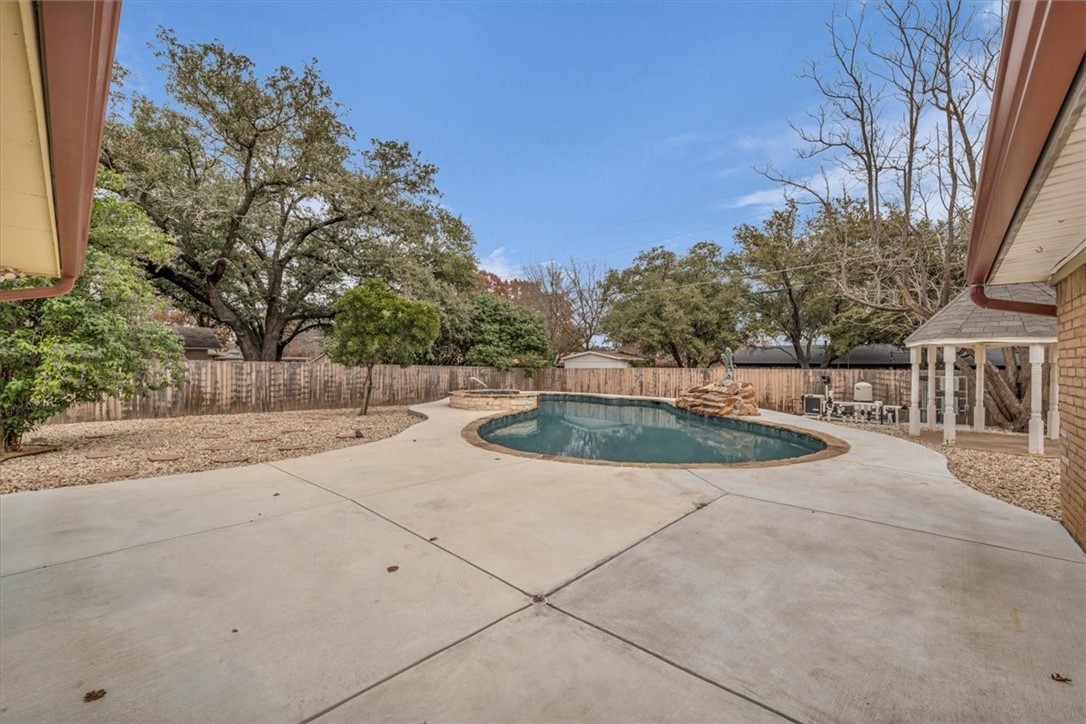 2217 Carolinda Drive
