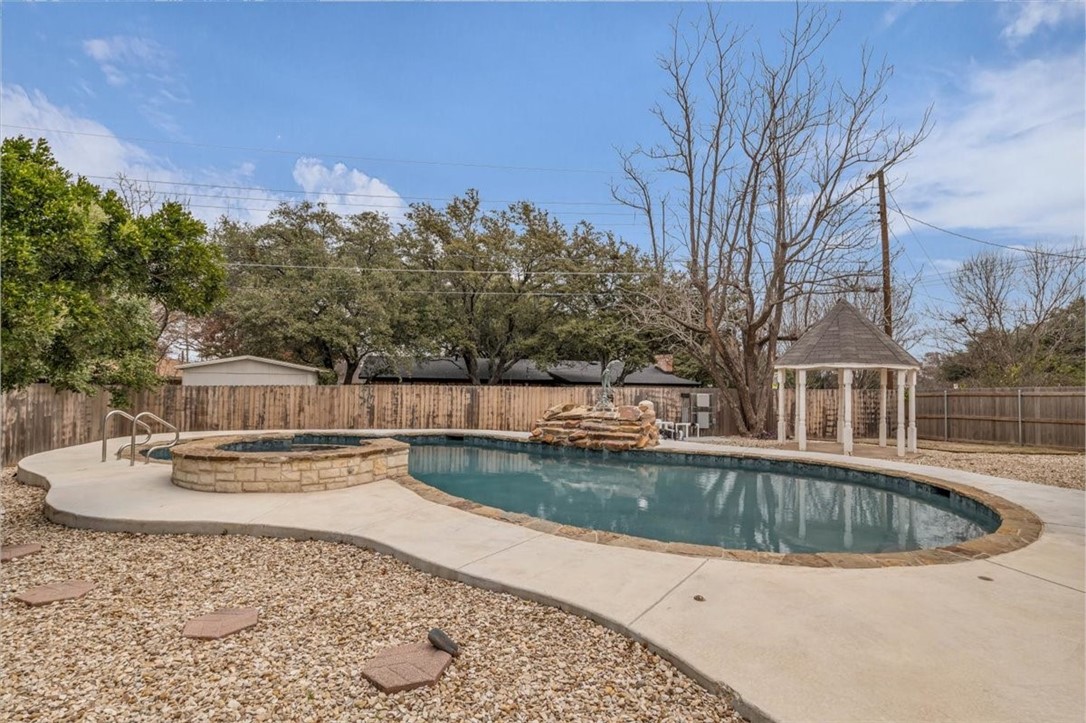 2217 Carolinda Drive