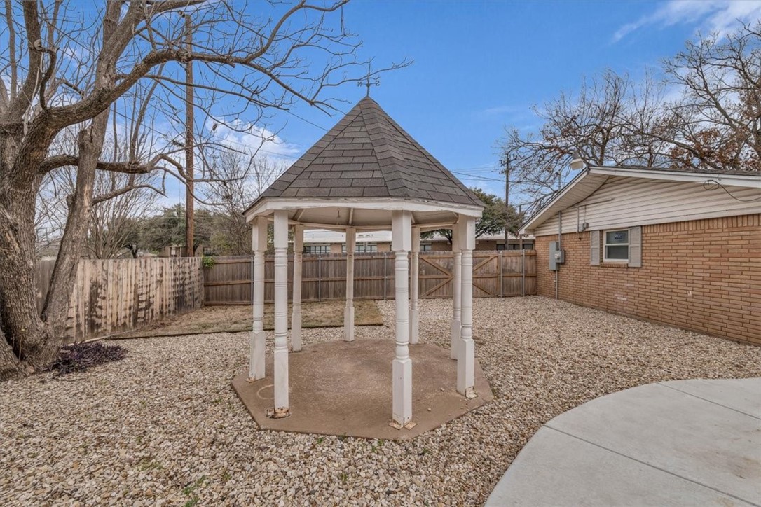2217 Carolinda Drive