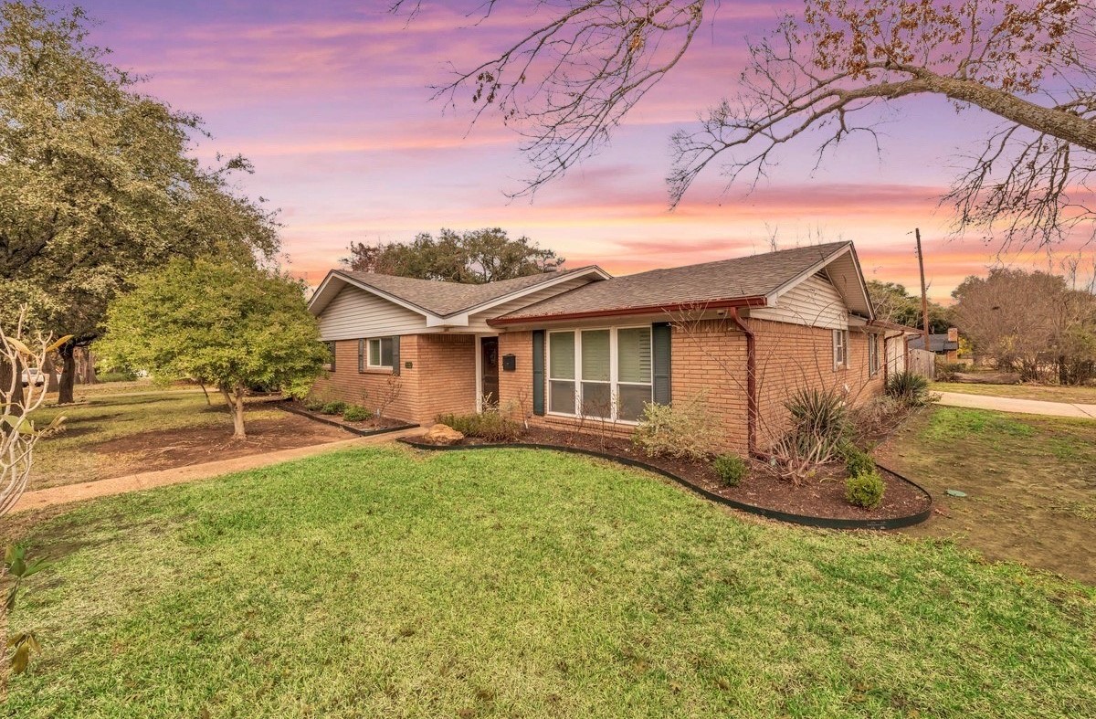 2217 Carolinda Drive