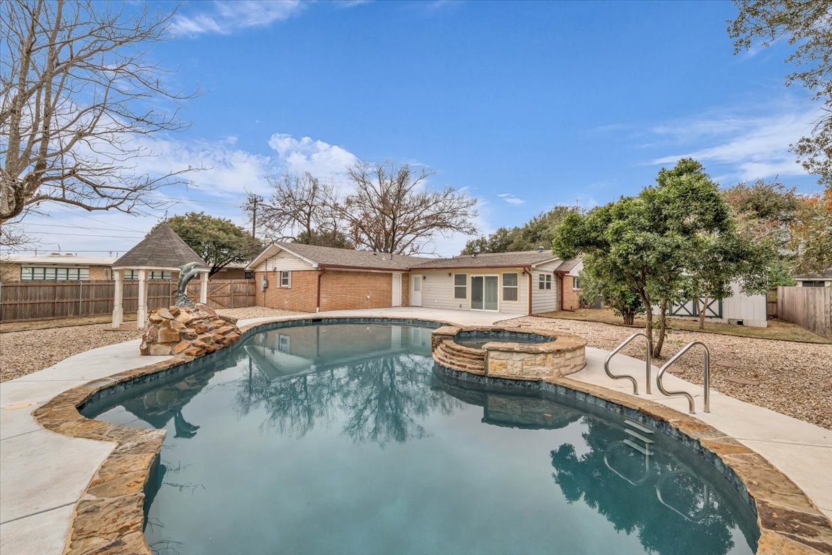2217 Carolinda Drive