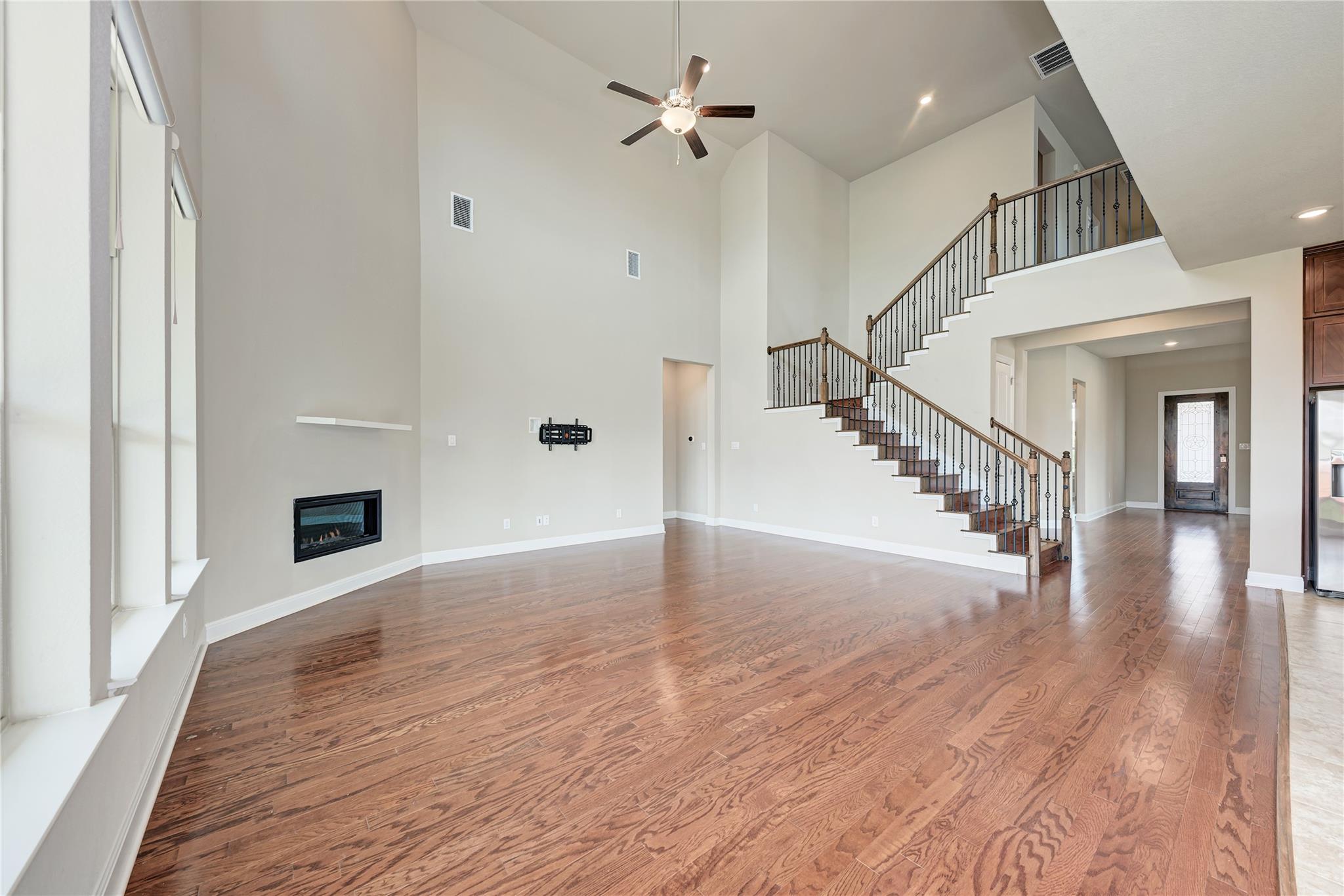 709 Critty LN