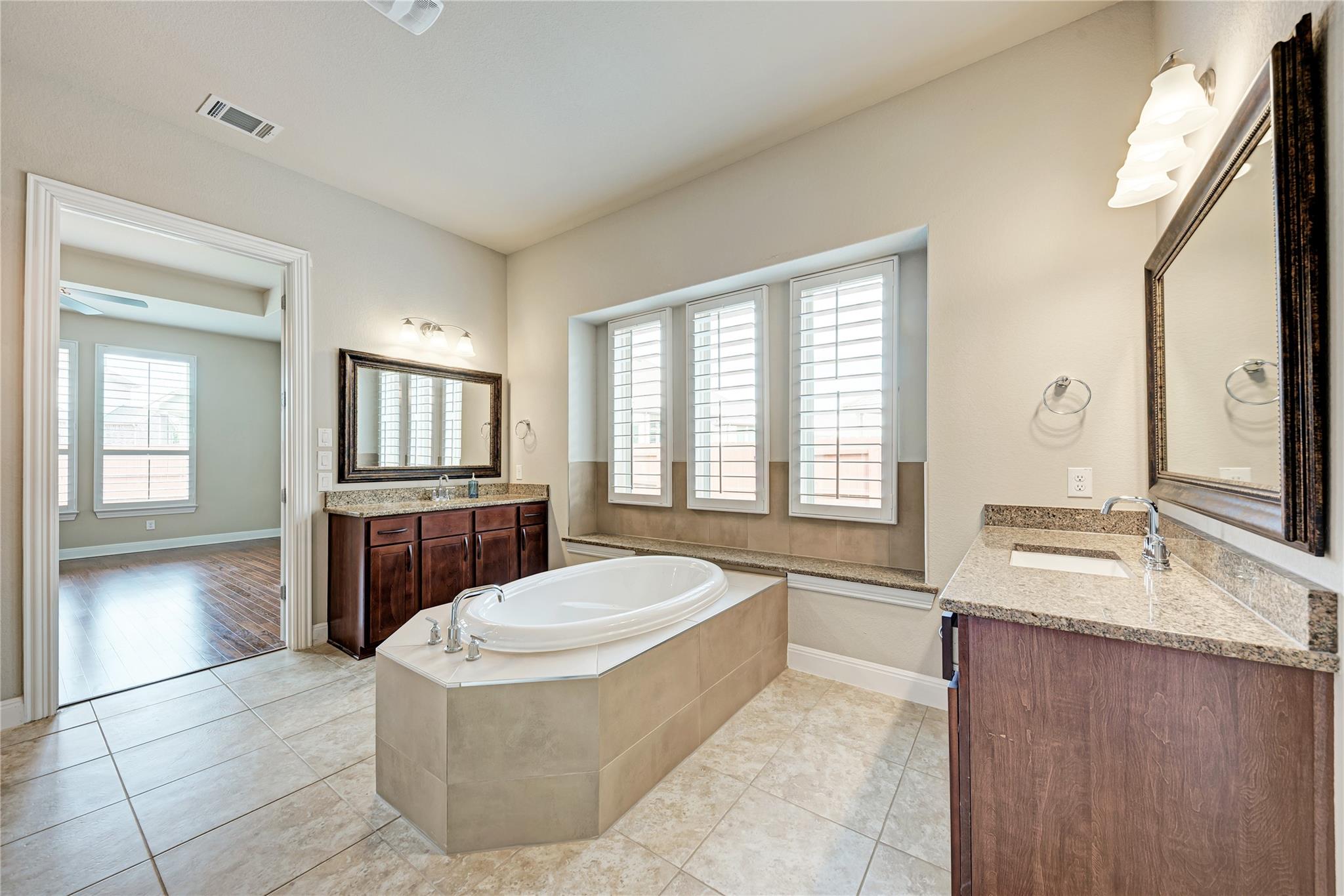 709 Critty LN