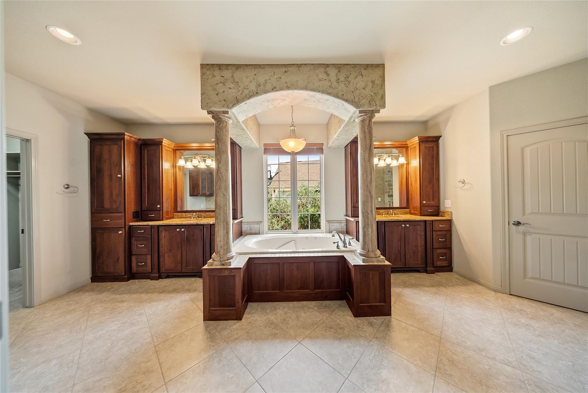 175 Whitney Woods CIR