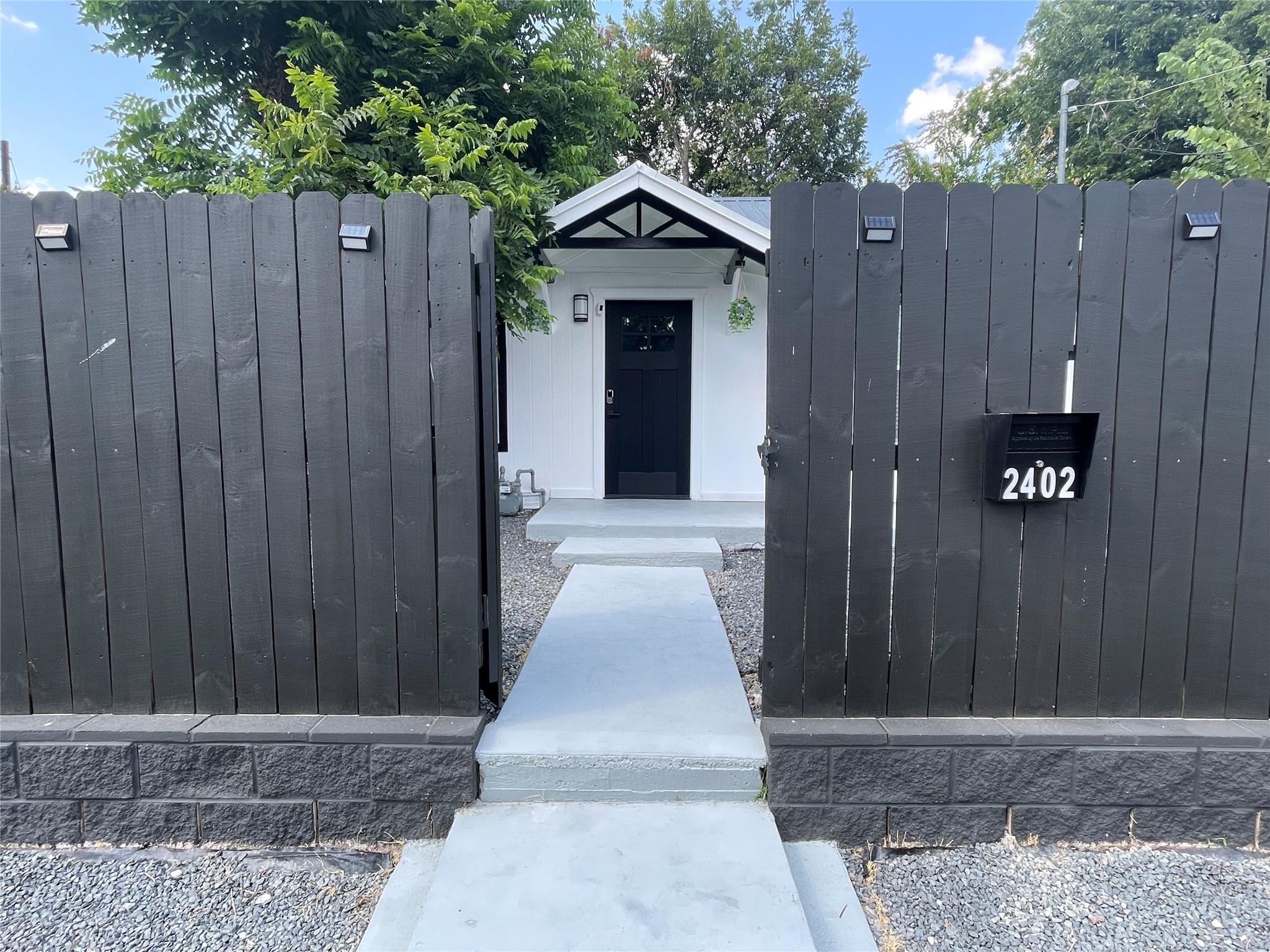 2402 Santa Rita ST