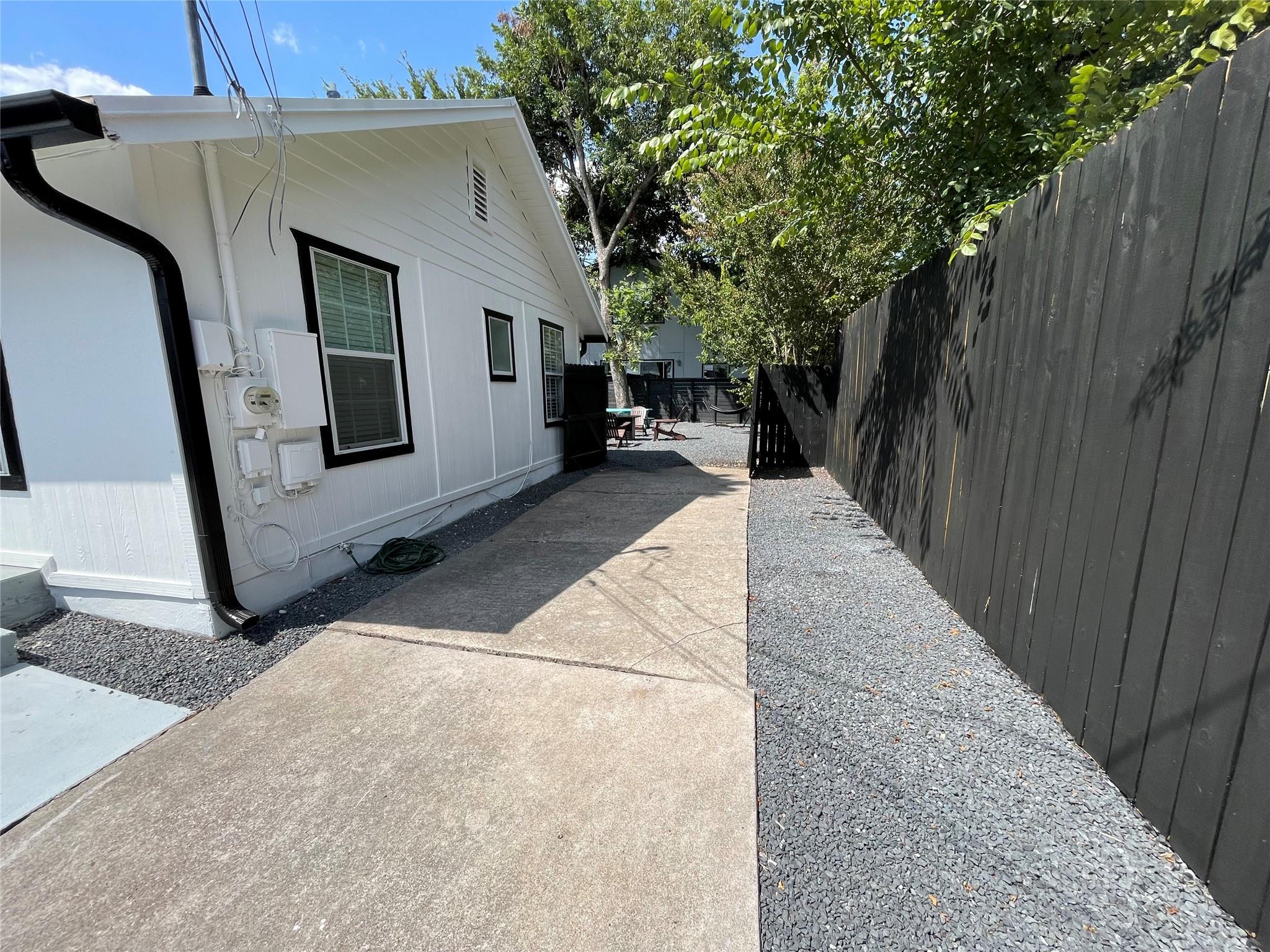2402 Santa Rita ST