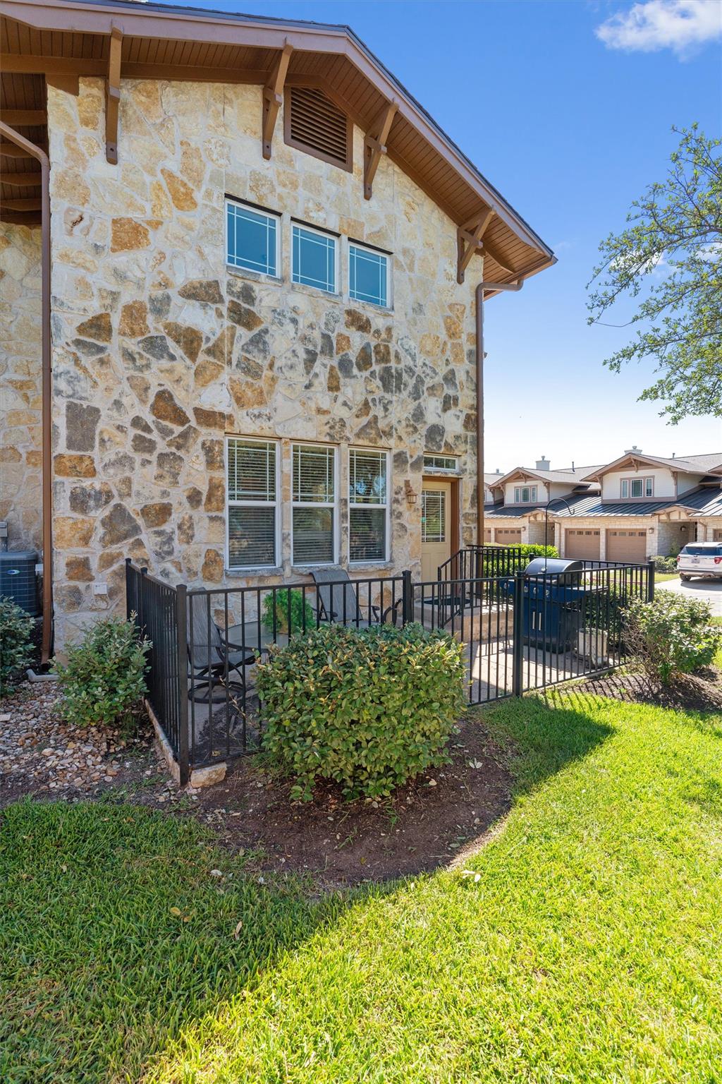 2930 Grand Oaks LOOP # 804