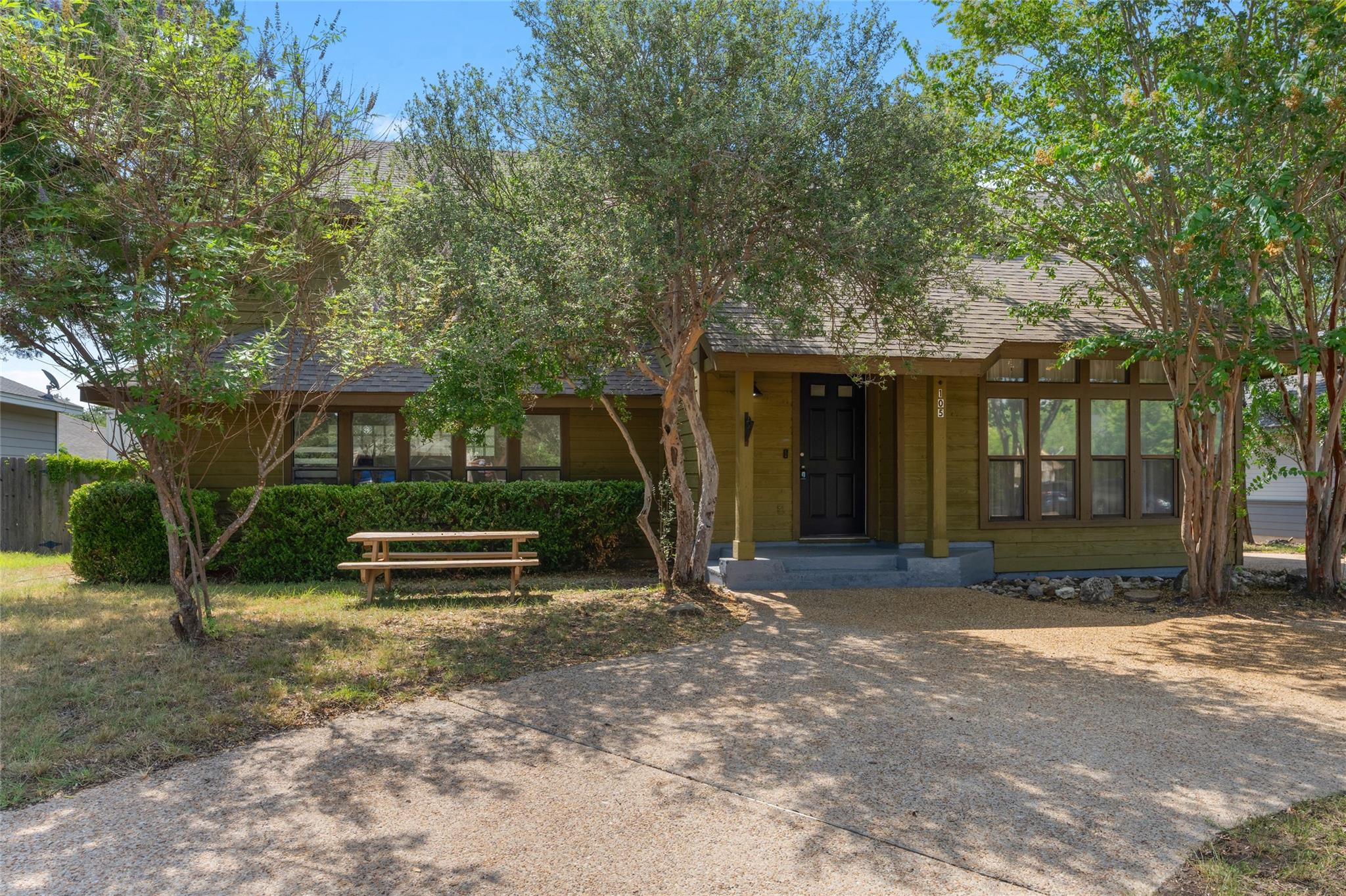 105 N Summit Ridge DR
