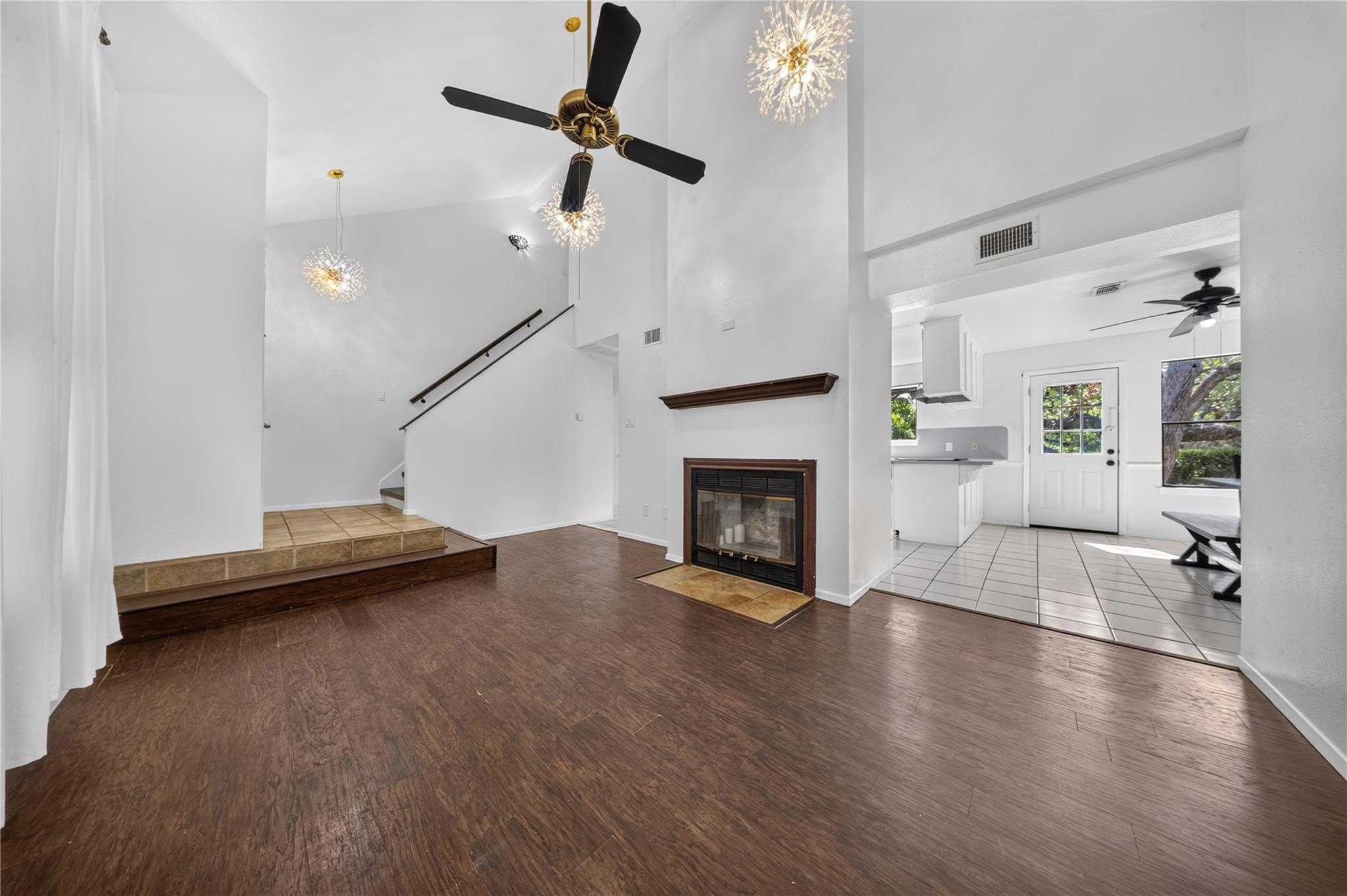 105 N Summit Ridge DR