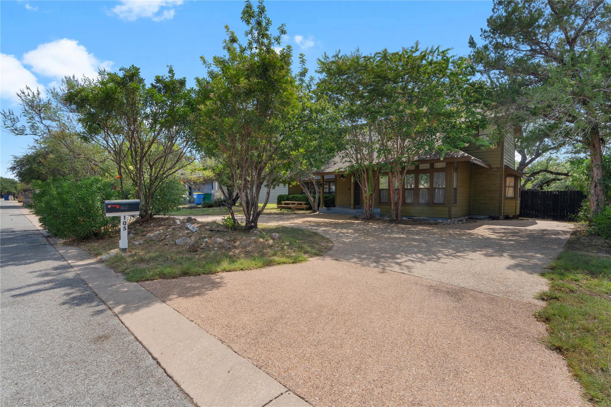 105 N Summit Ridge DR