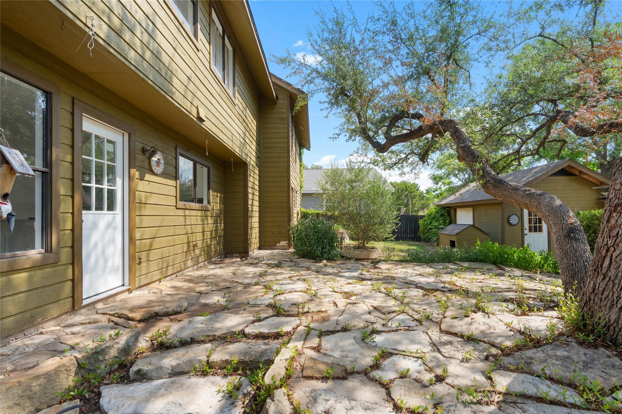 105 N Summit Ridge DR
