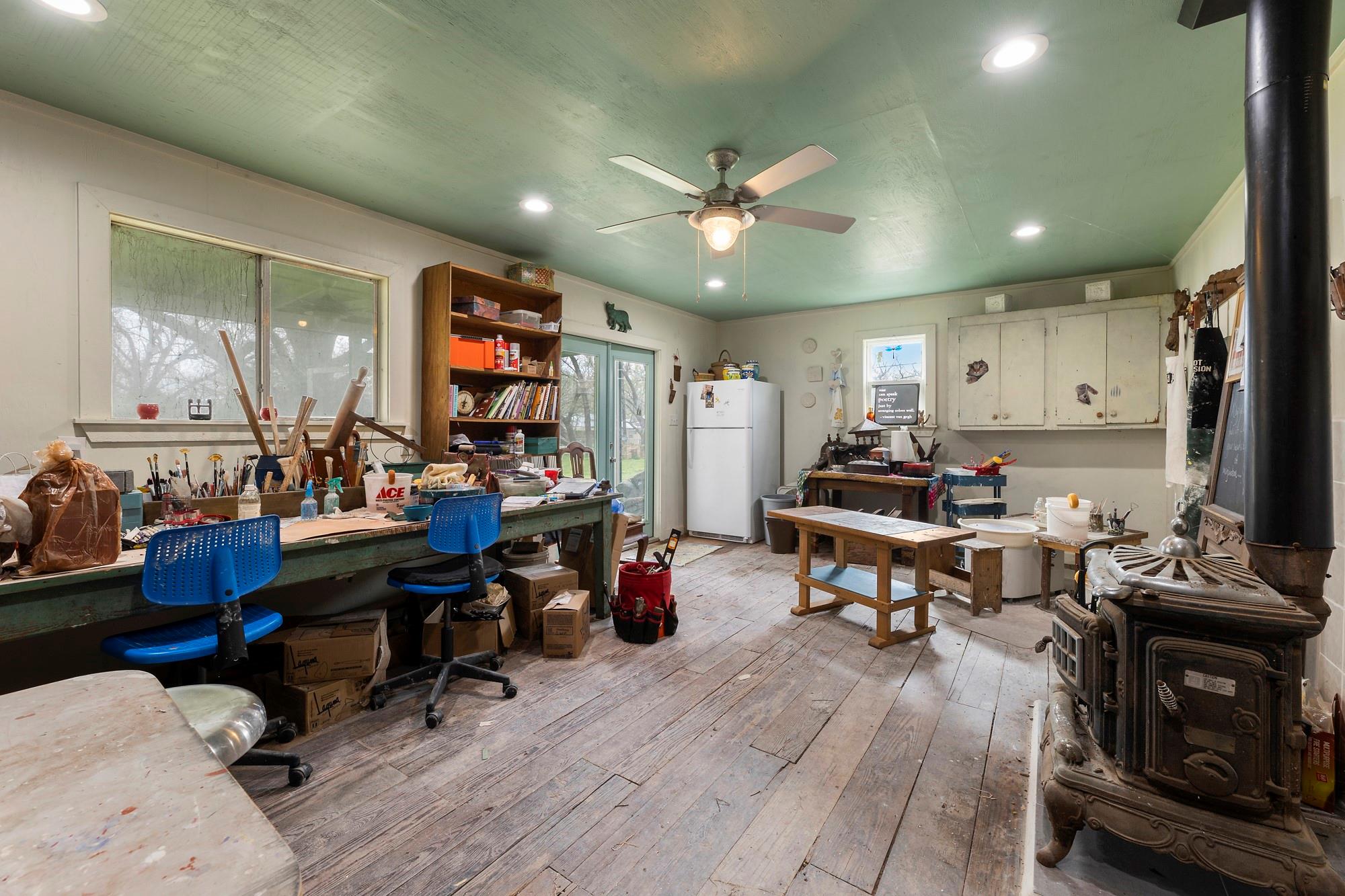 3303 Ranch Road 1869