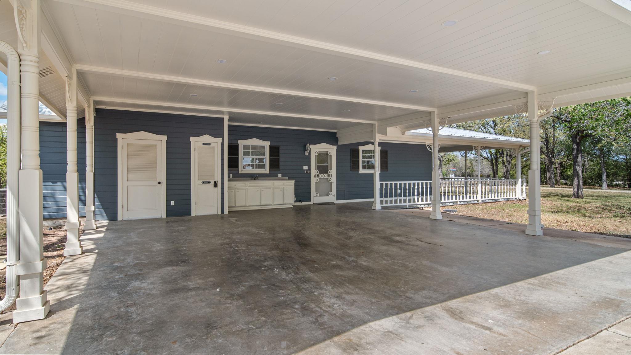 2205 S US Highway 77