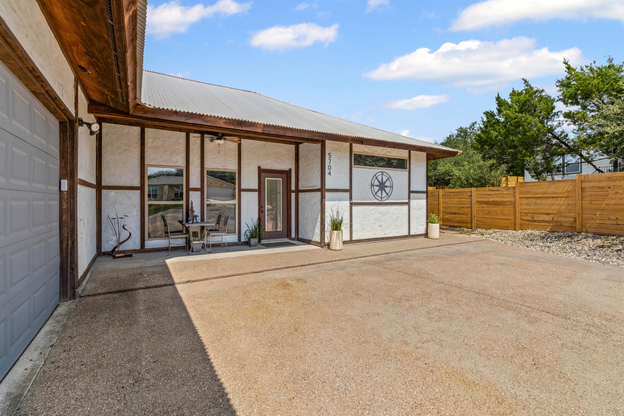 5704 Roundup WAY