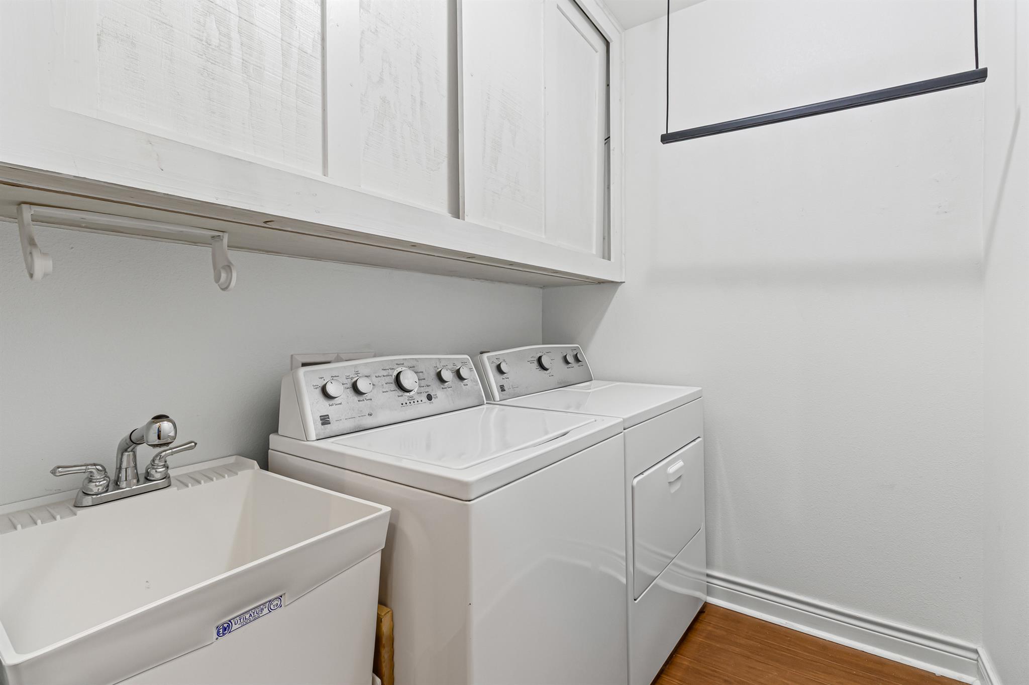 5704 Roundup WAY