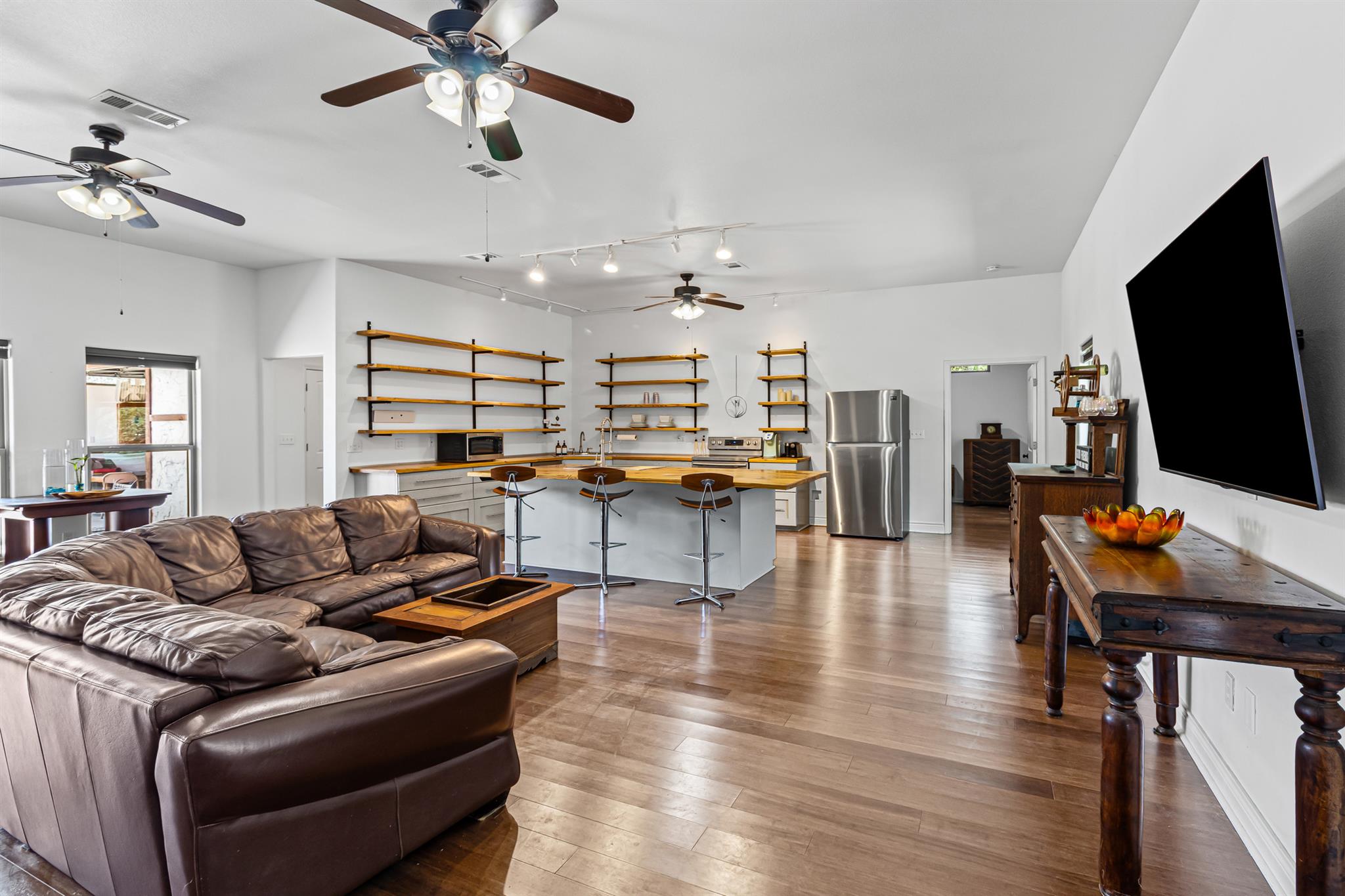 5704 Roundup WAY