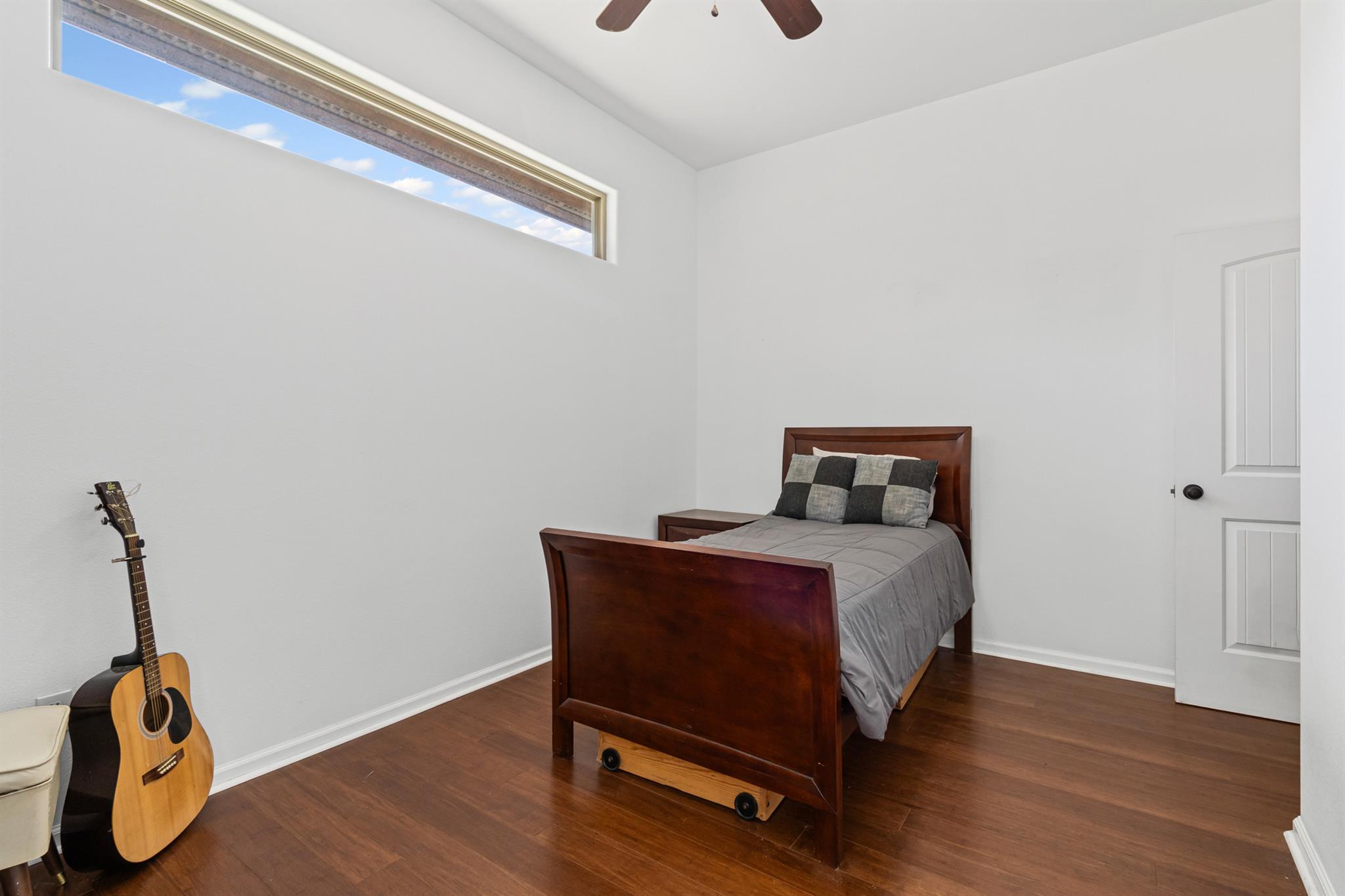 5704 Roundup WAY