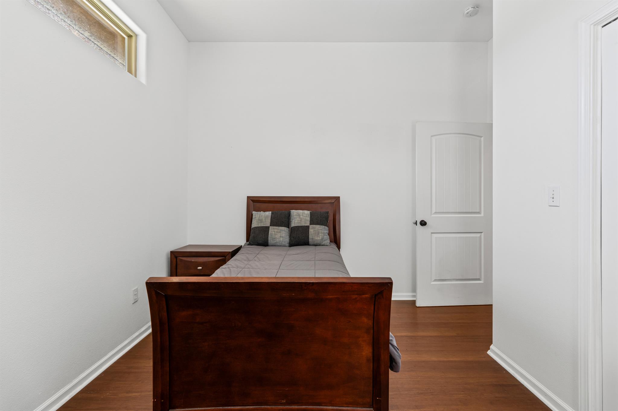 5704 Roundup WAY