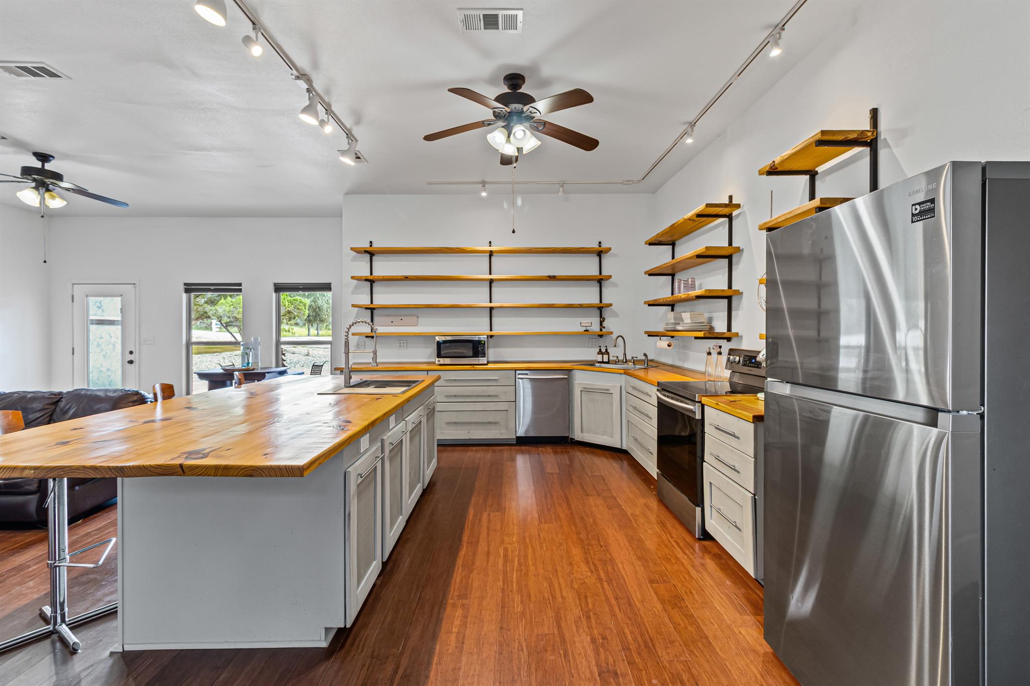 5704 Roundup WAY