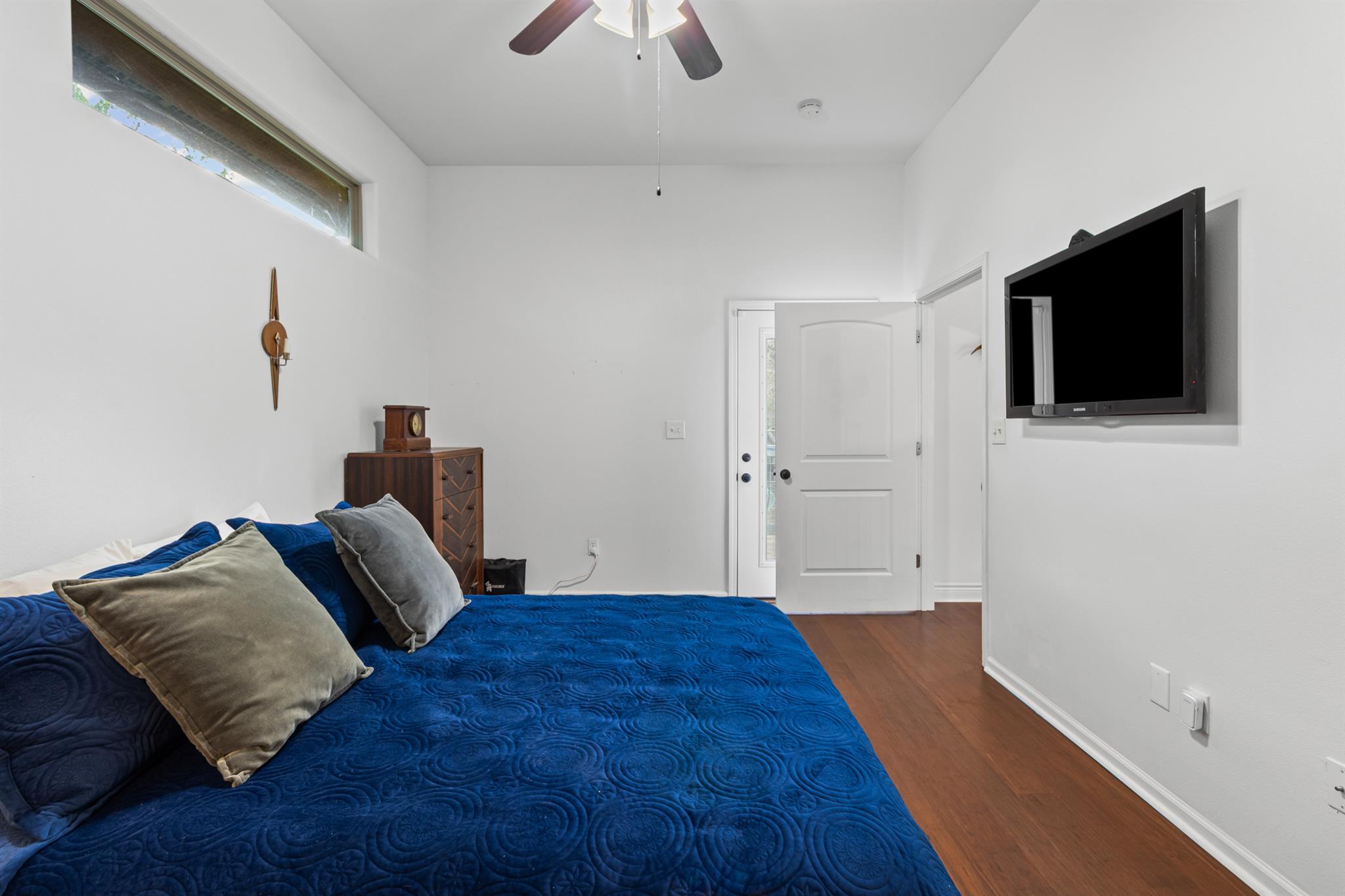 5704 Roundup WAY