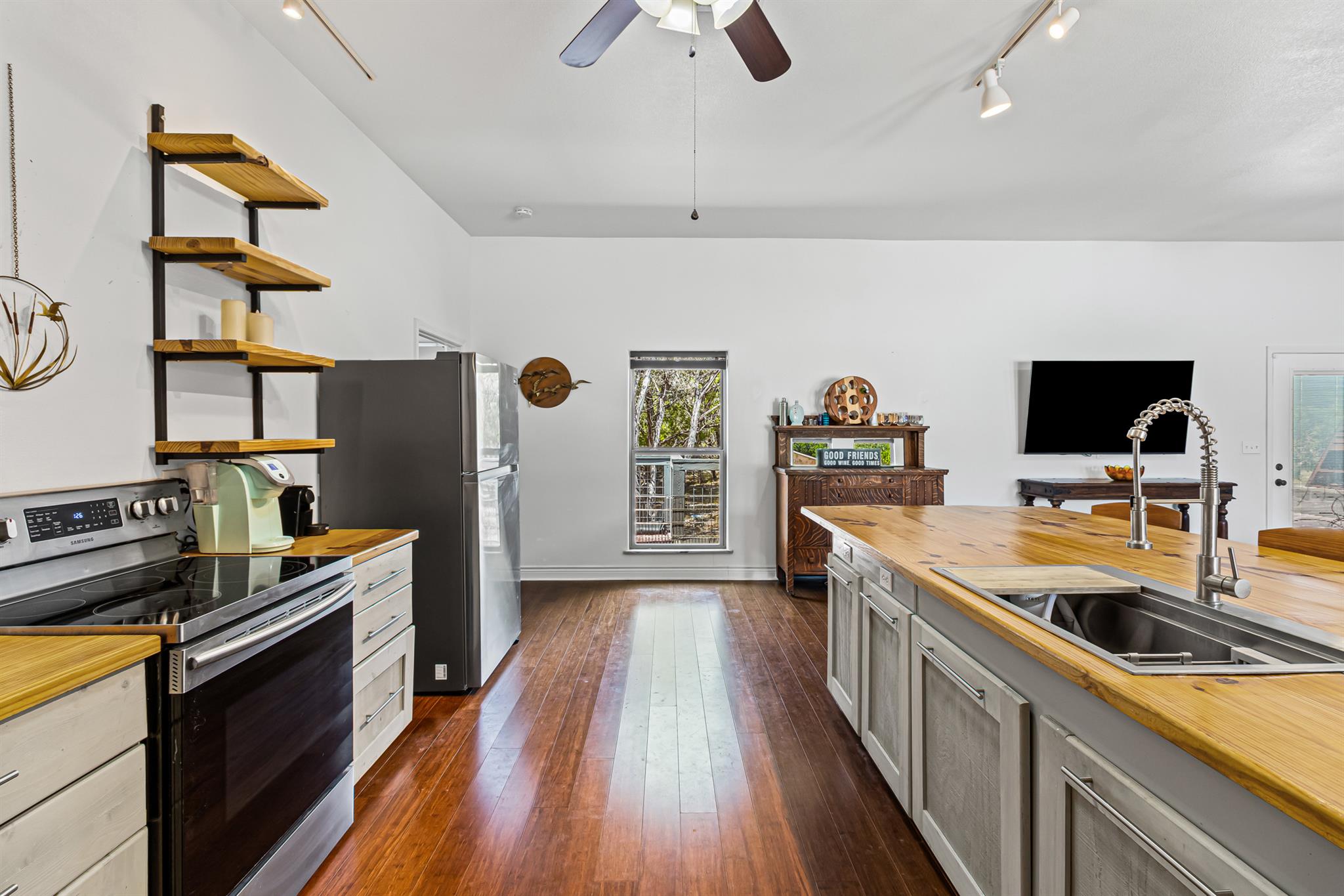 5704 Roundup WAY