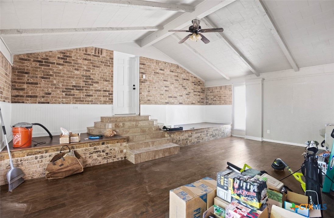 930 Verna Lee Boulevard