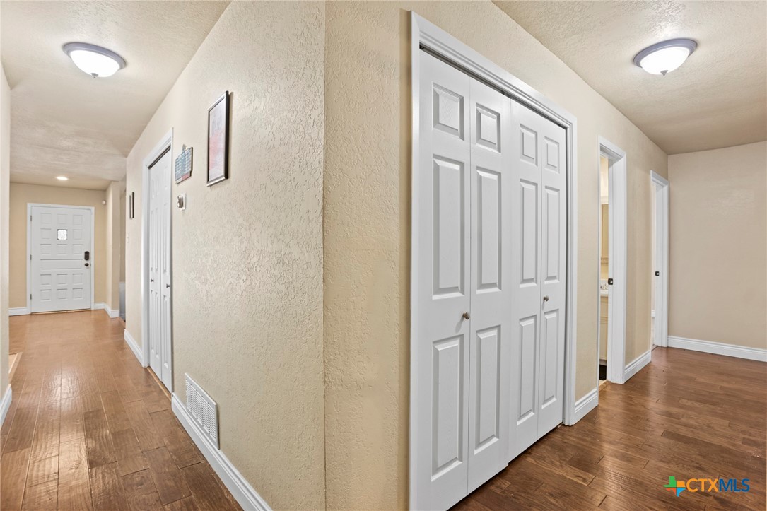 930 Verna Lee Boulevard